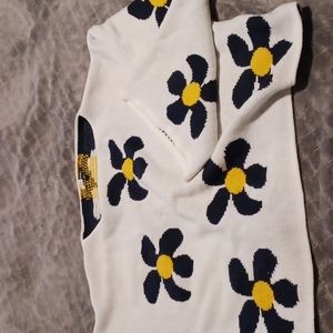 Day&Night Daisy knitted sweater Taylor Swift style.